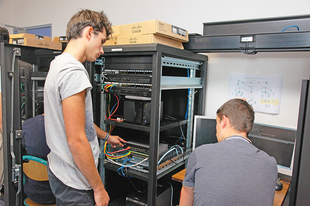 Data center intervention BTS SIO service informatique organisations gestion numérique enseignement supérieur Charles de Foucauld Brest Groupe scolaire Estran
